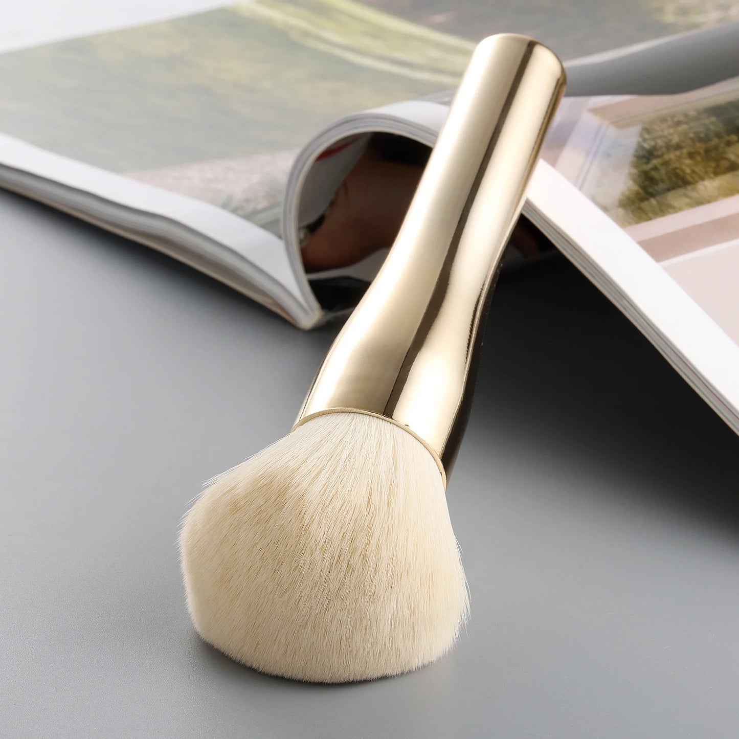 Single Large Powder Brush – Fluffy Face Brush for Loose & Pressed Powder