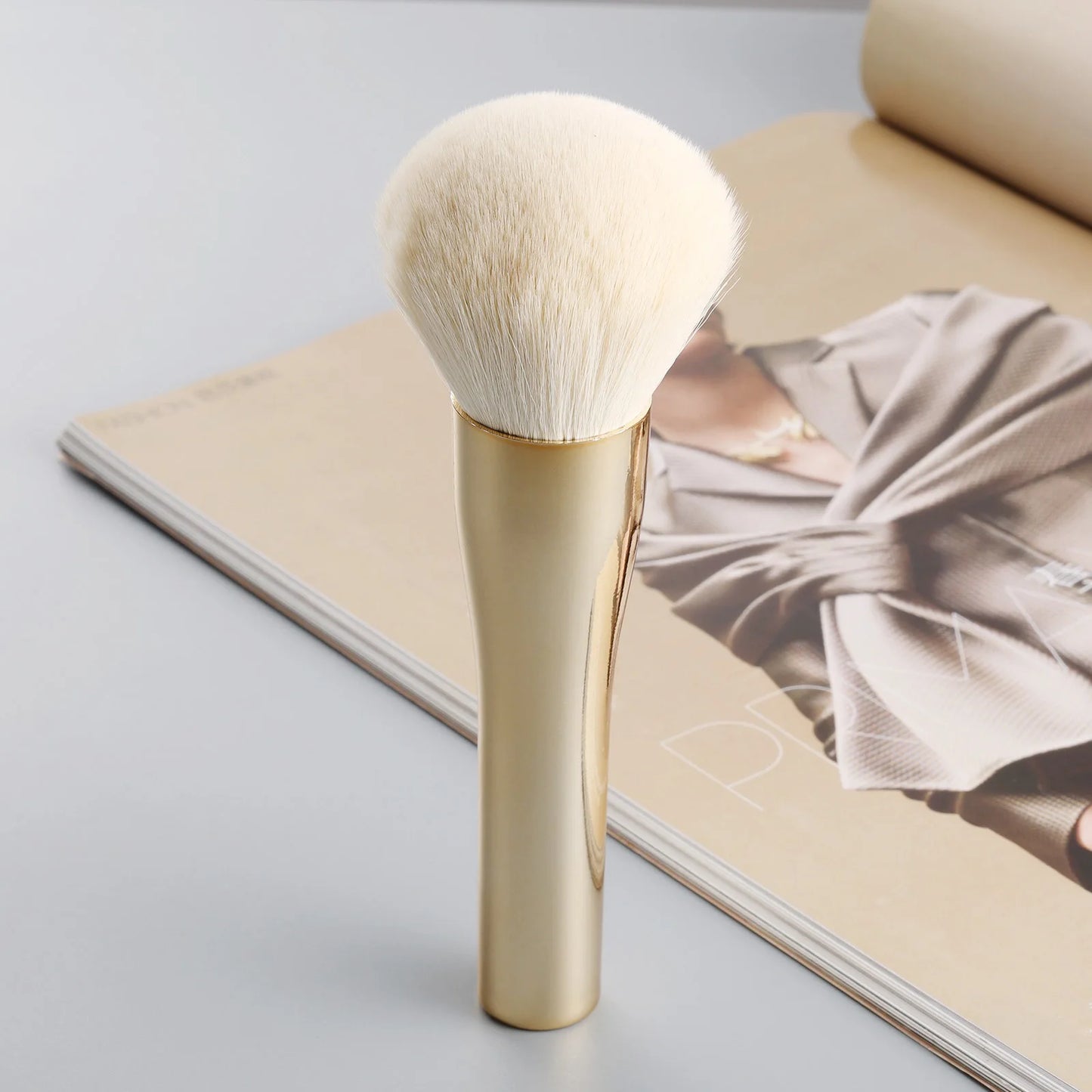 Single Large Powder Brush – Fluffy Face Brush for Loose & Pressed Powder